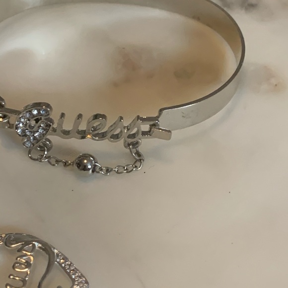 Guess silver bangle - Picture 4 of 6